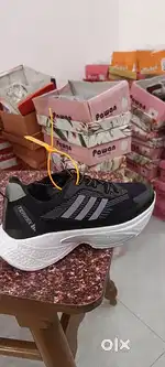 Sports shoes for men