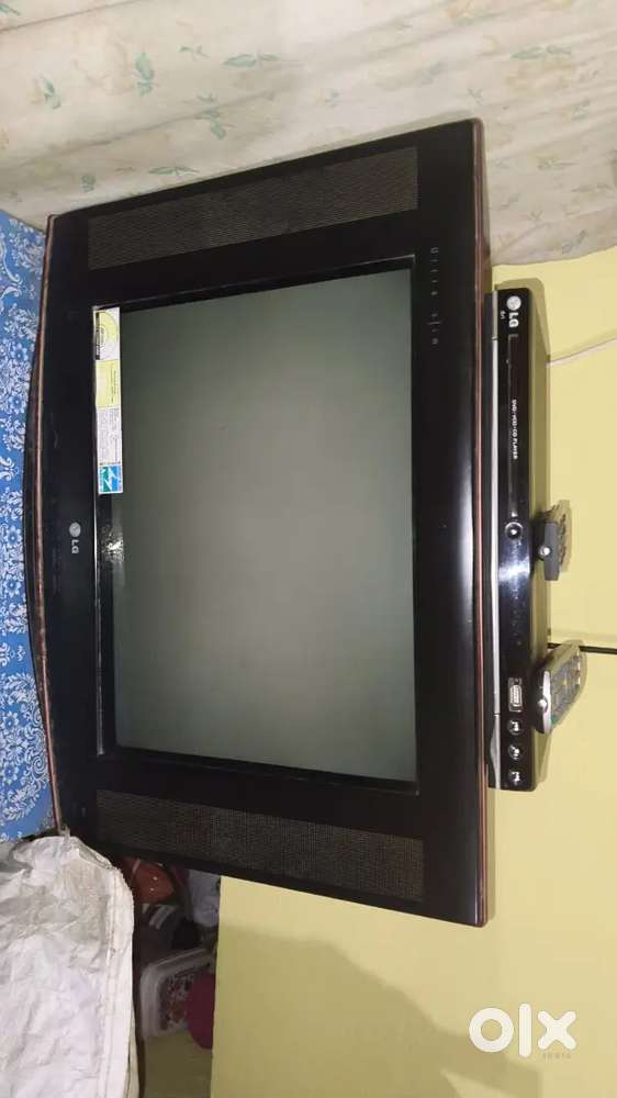 LG TV AND DVD PLAYER WITH REMOTE