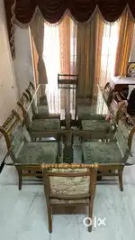 Dinnin table and chairs