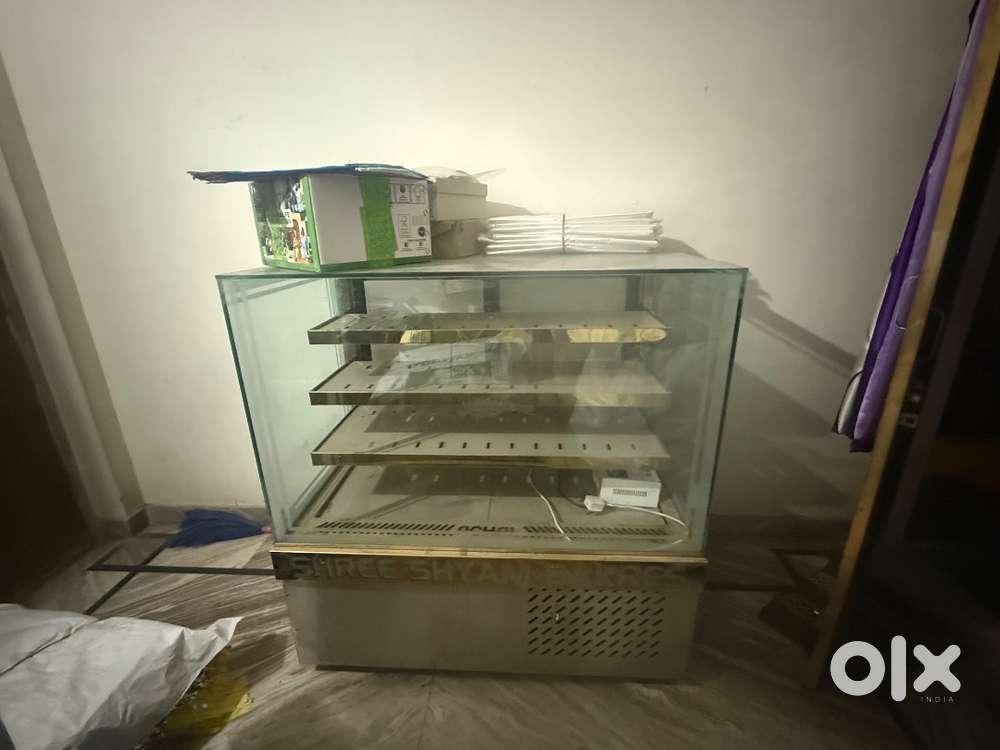 Cake dispencer fridge