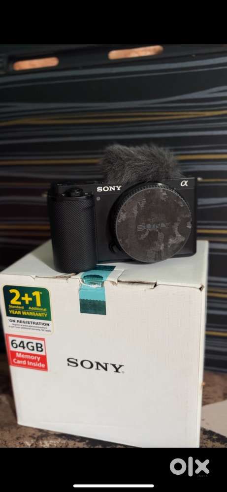 Sony Alpha Zv E-10 with 16-50mm OSS kit Lens.