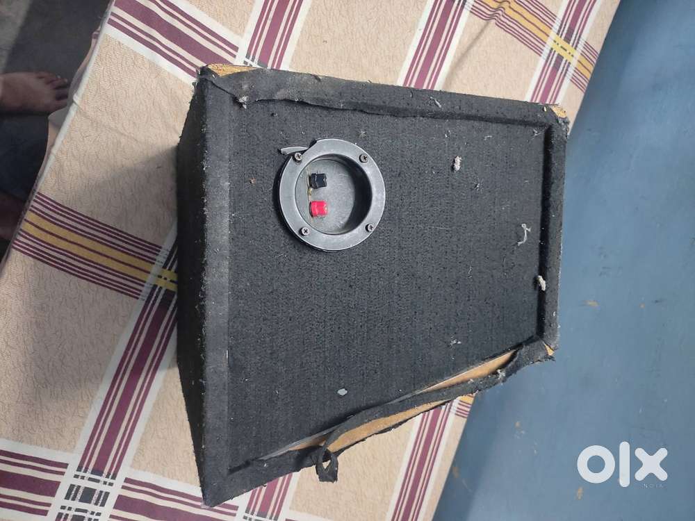 Bass tube speaker