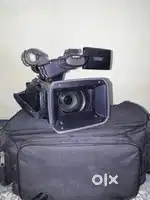 PD 177 Sony VIDEO CAMERA ( MINI DV). Simplex strobe Rs 2000.