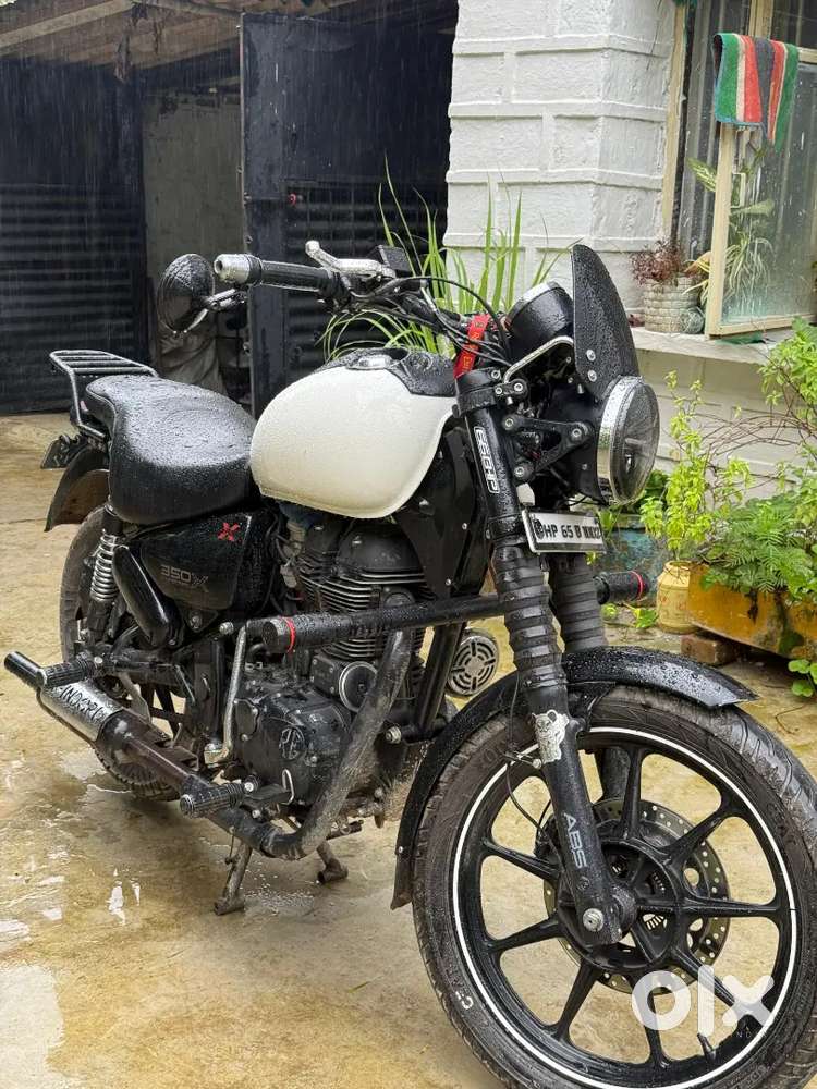 Royal Enfield Thunderbird 350X white