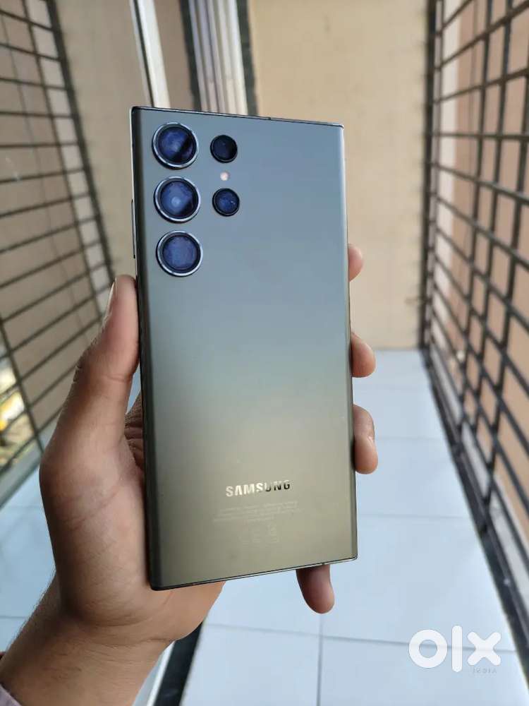 S23 ULTRA minor dot in display