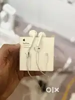 Apple Earpods with lightning connector