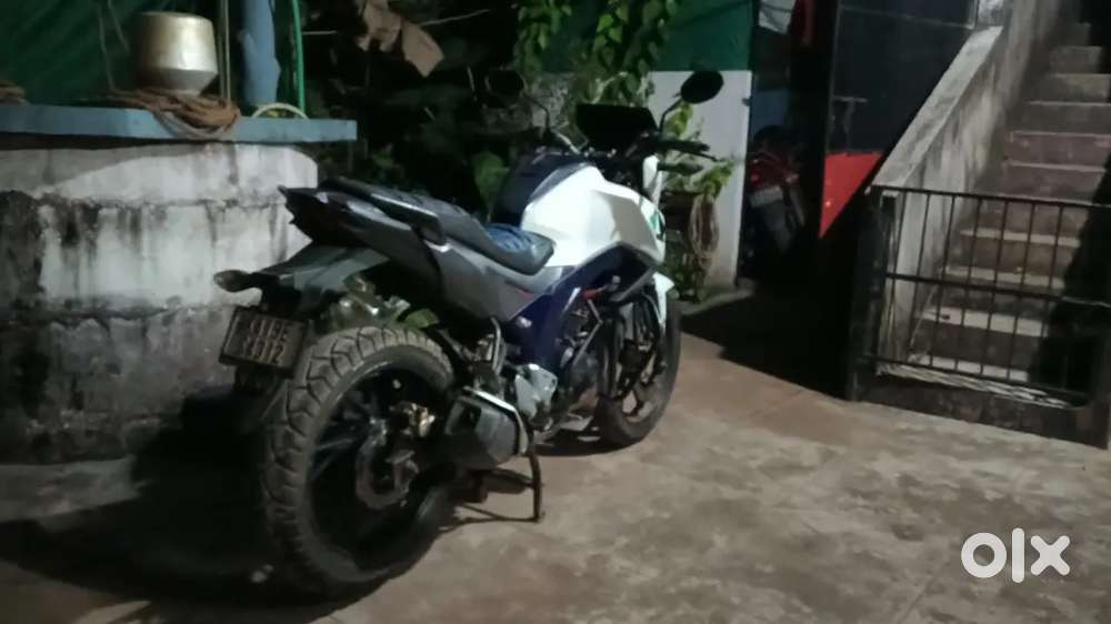 Honda Hornet 160R white colour