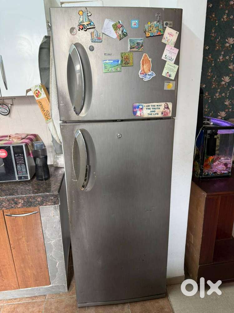 2 DOOR LG FRIDGE