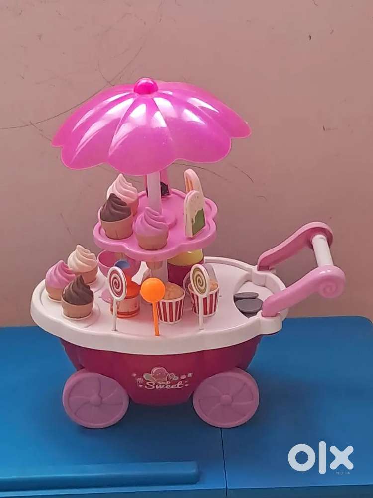 Ice cream trolley with music