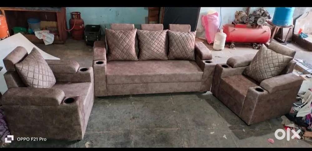 NEW GOOD LOOKING 5 SEATER SOFA CUP HOLDER AVAILABLE AT ZAMZAM FURNITUR
