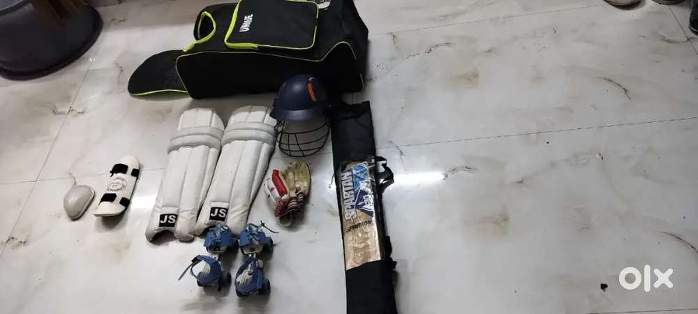 Cricket kit with adjustable skating shoes