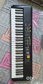 YAMAHA Psr-F52 Portable Keyboard With 61 Keys, Black