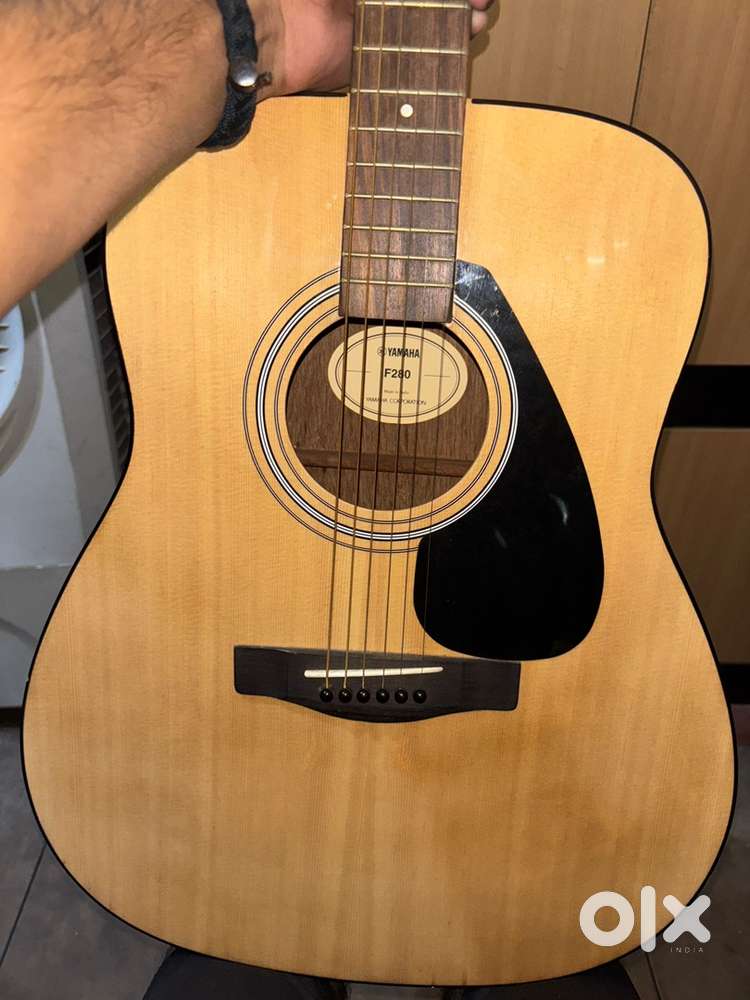 Yamaha F280 acoustic guitar