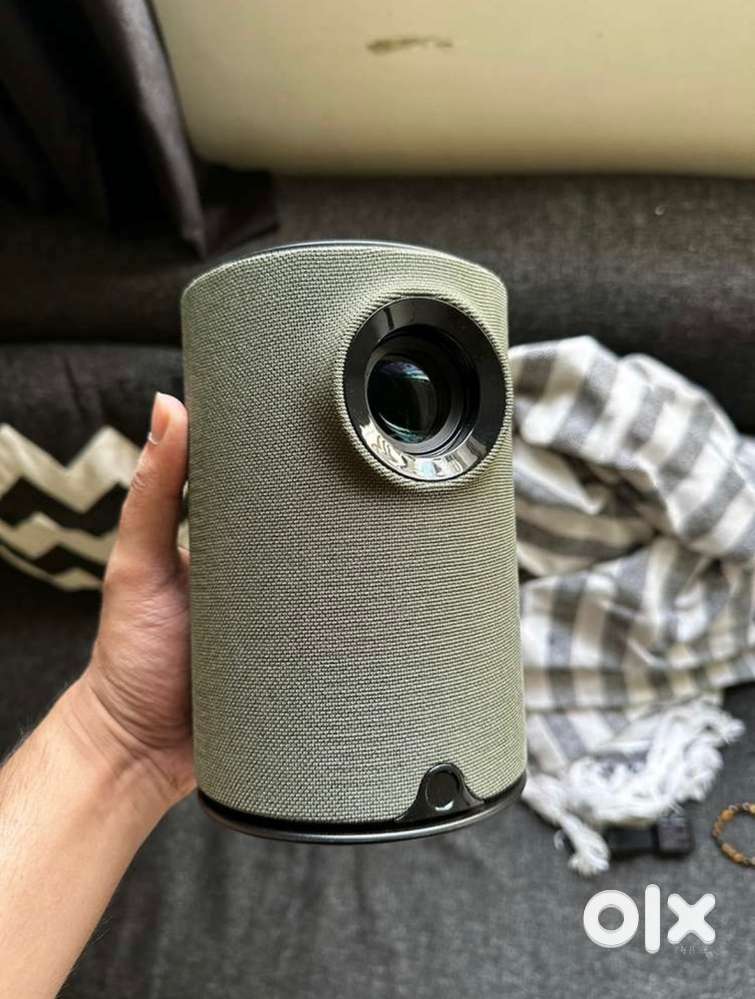 Zebronics pixaplay 22 projector 3400 limens 160 inch screen