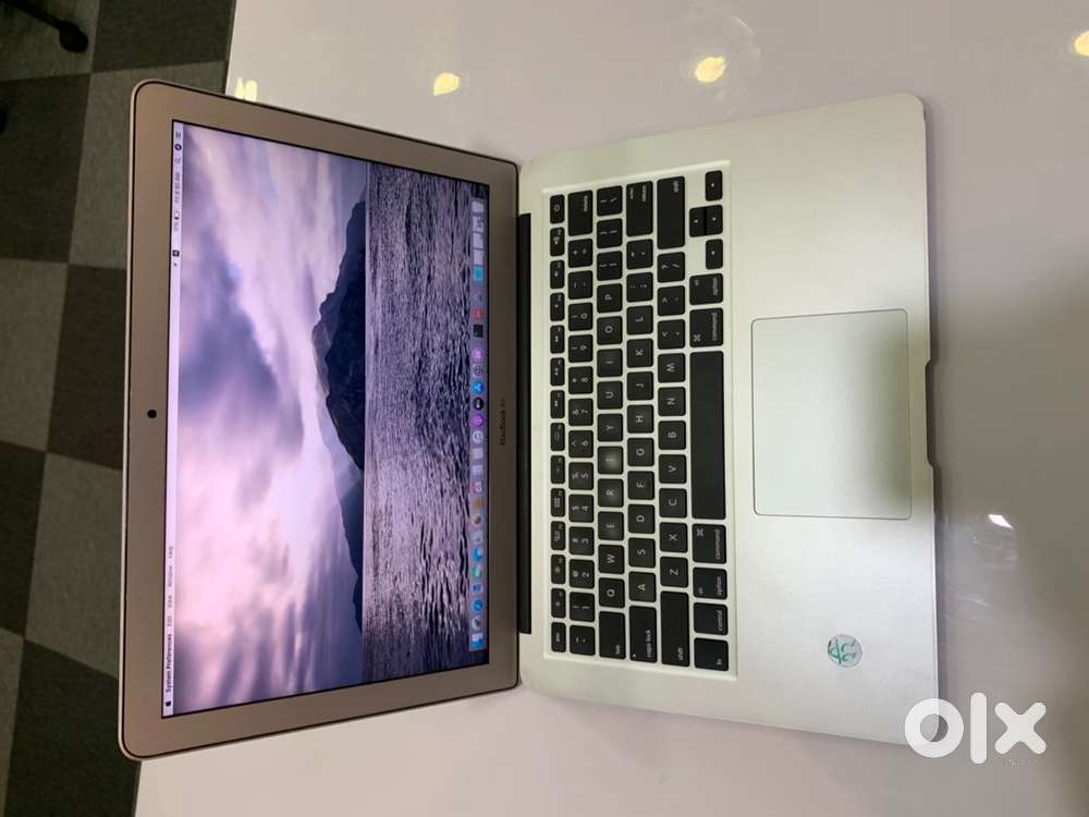 MacBook Air  A1466  intel core i5  4GB  128GB  Charger  Warranty