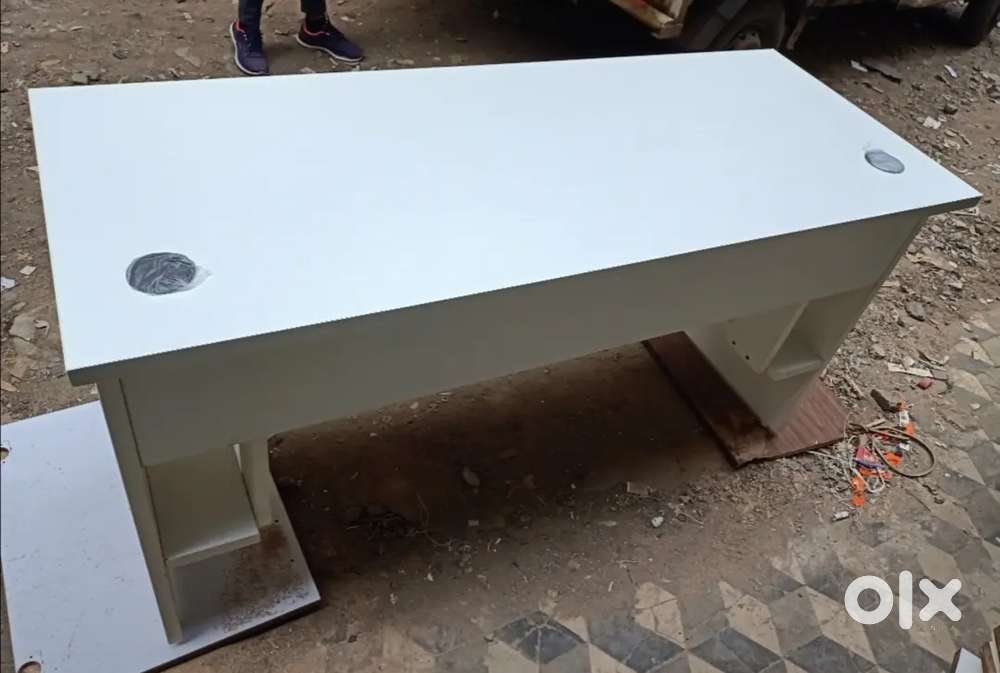 5'*2' Workstation Office Table with Provision for CPU