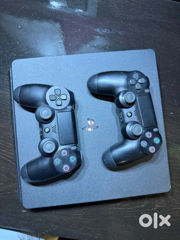 Play Station 4 ( 14 games + 2 controller included )
