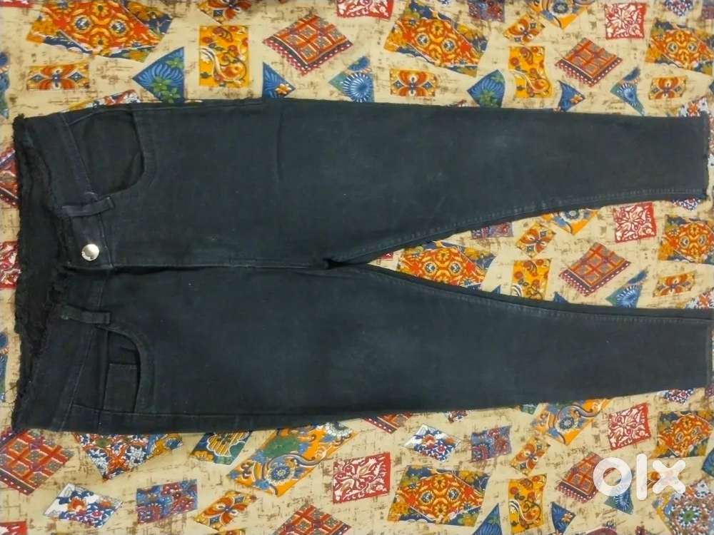 A Trending black jeans for women