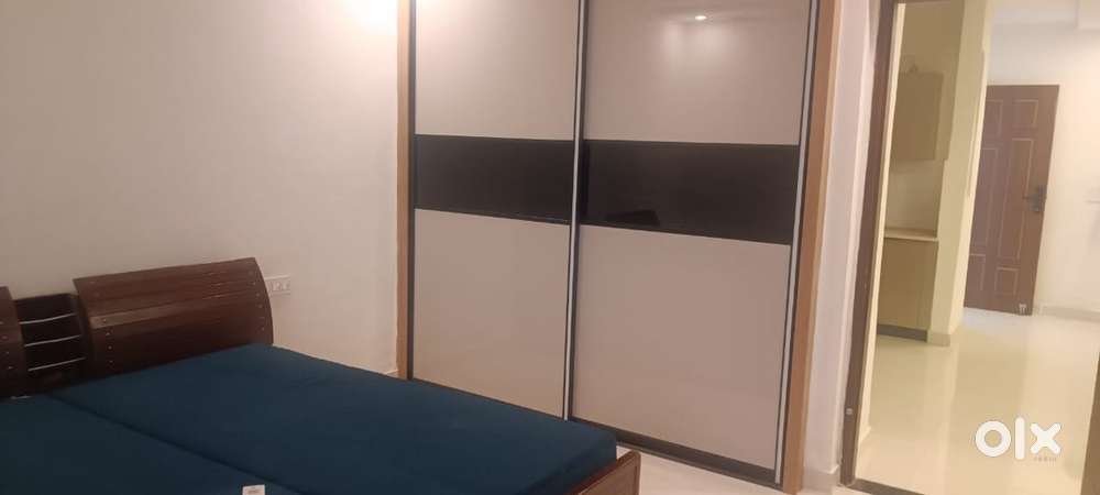 1 independent girl ac room available out of 2bhk.
