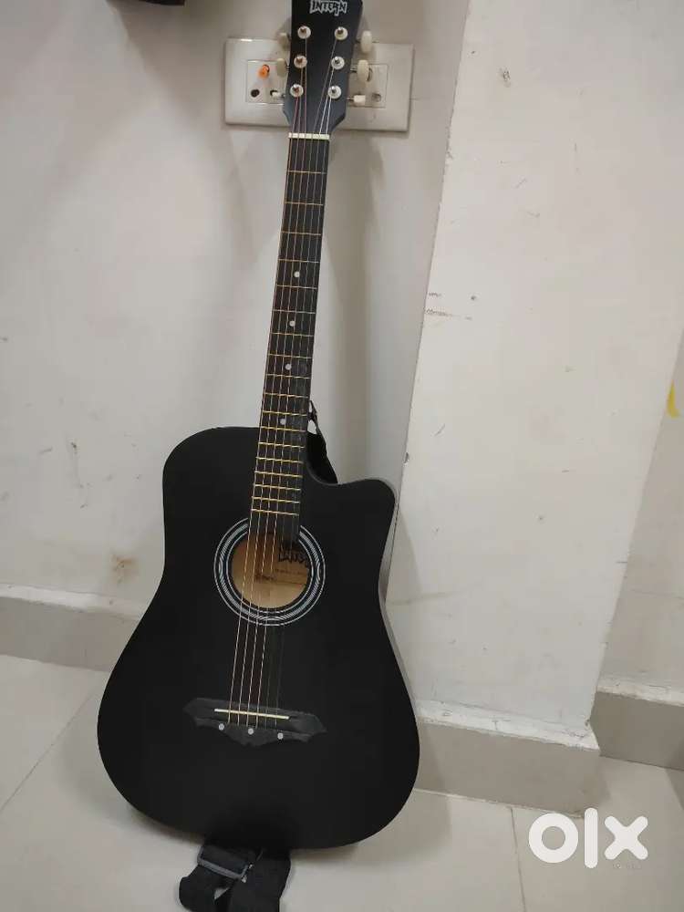 Intern Guitar