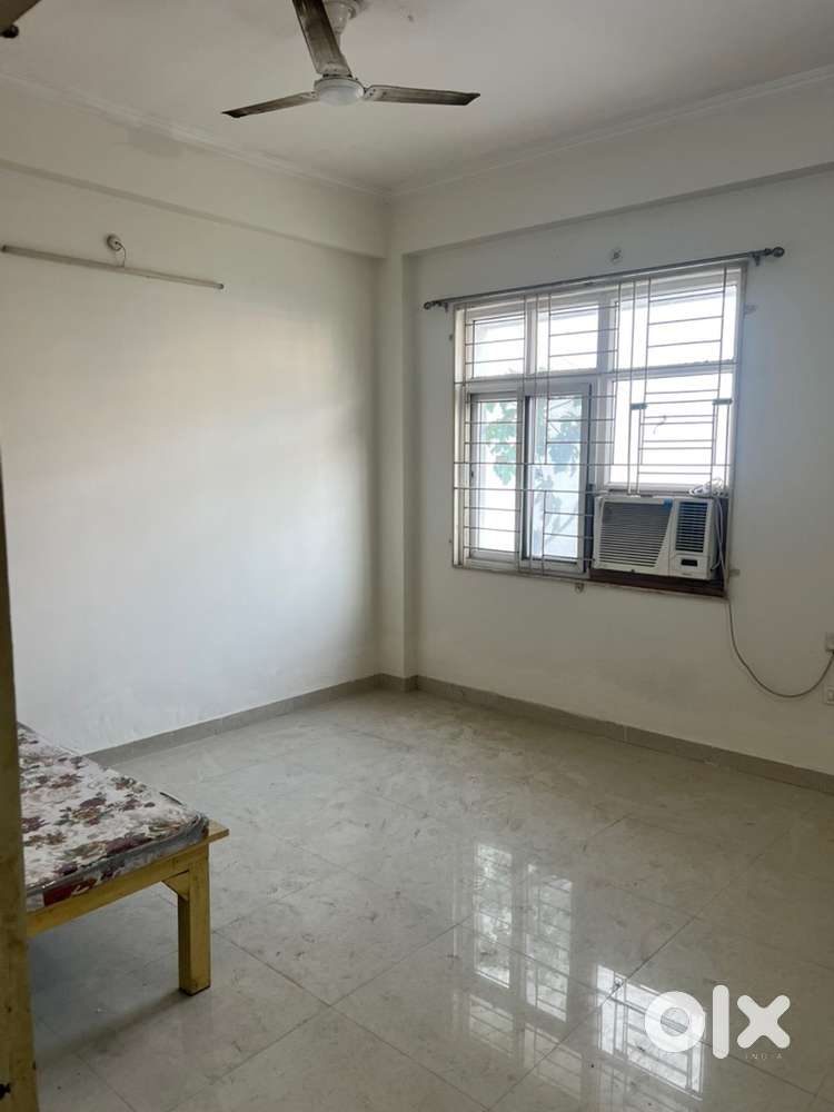 2 bhk furnished flat rent for batchlers or family opposite high court