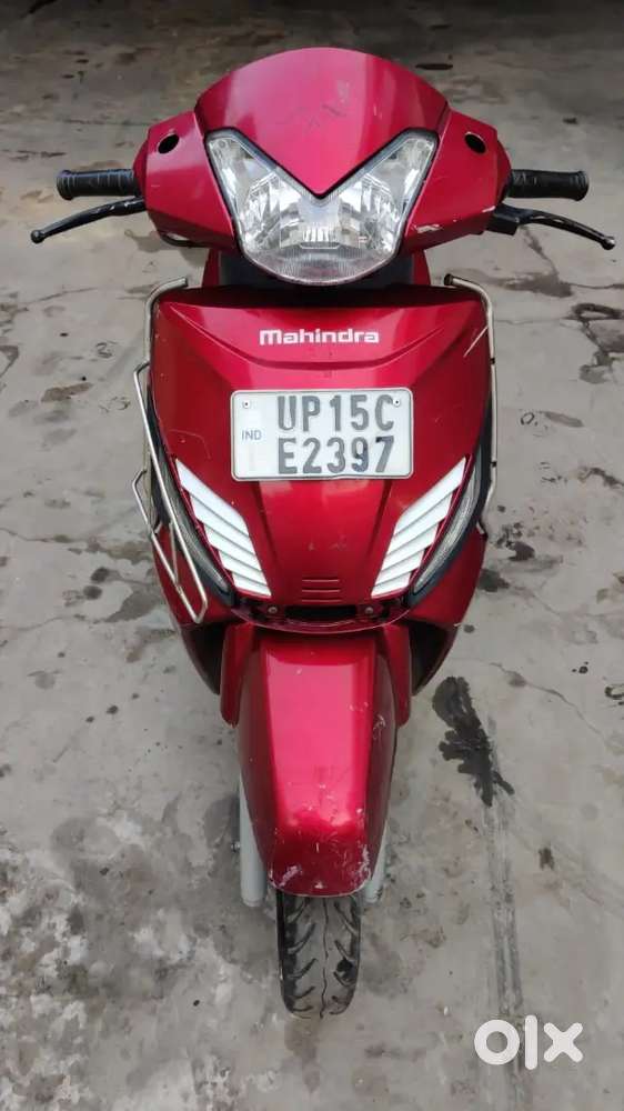Single handed driven scooter