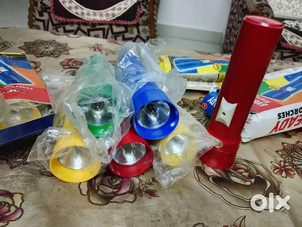 Eveready old yellow light bulb torch