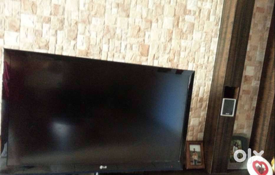 27inches LG LED UltraHD LEDTV Dual HDMI 2160p support ultimate clarity