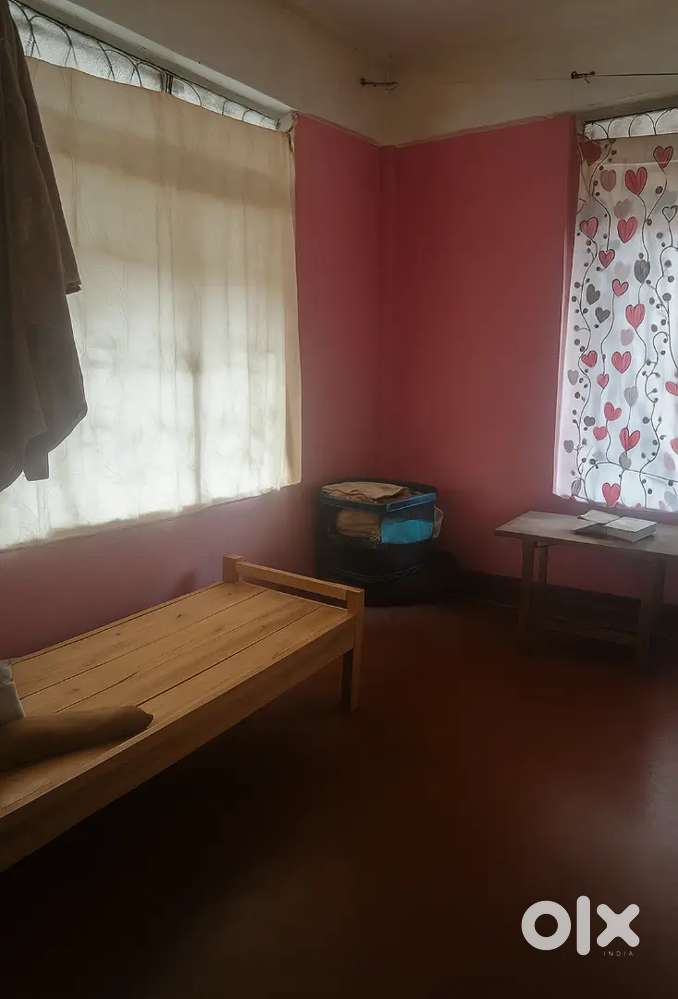 Girls hostel/Pg in nongthymai near kfc / rynjah near hill crest school