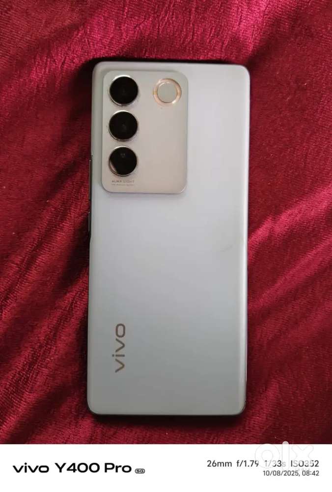 Vivo v27 8\256 GB with box charger