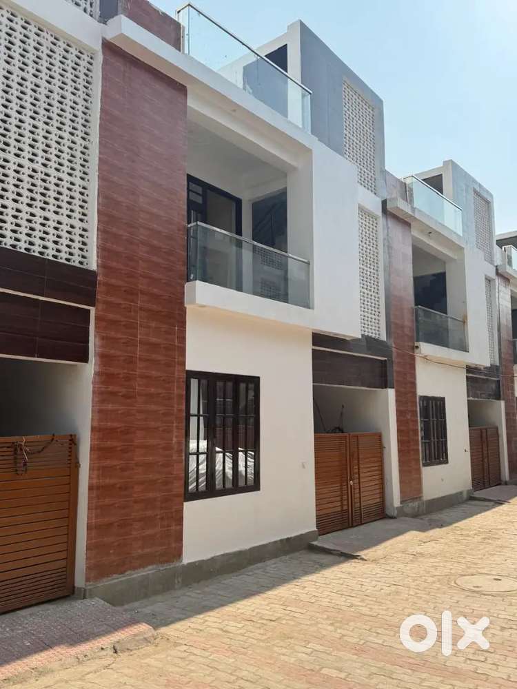 Independent Row house