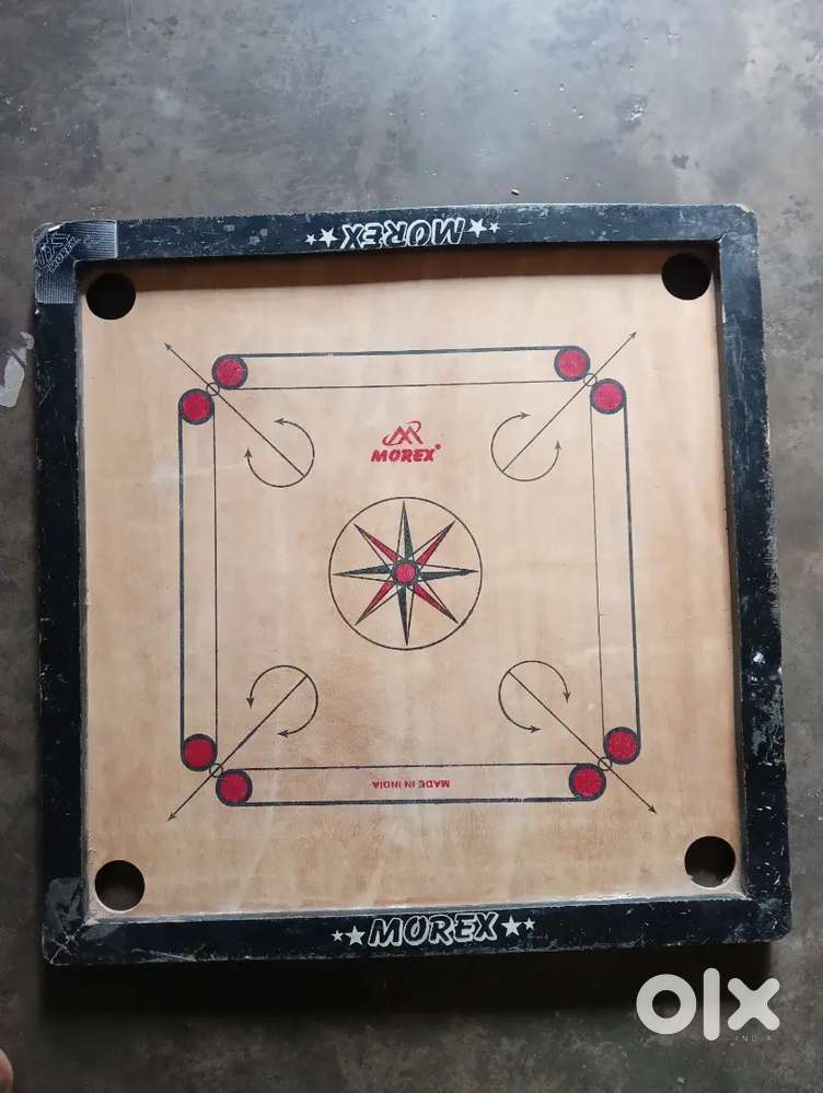 Carrom board