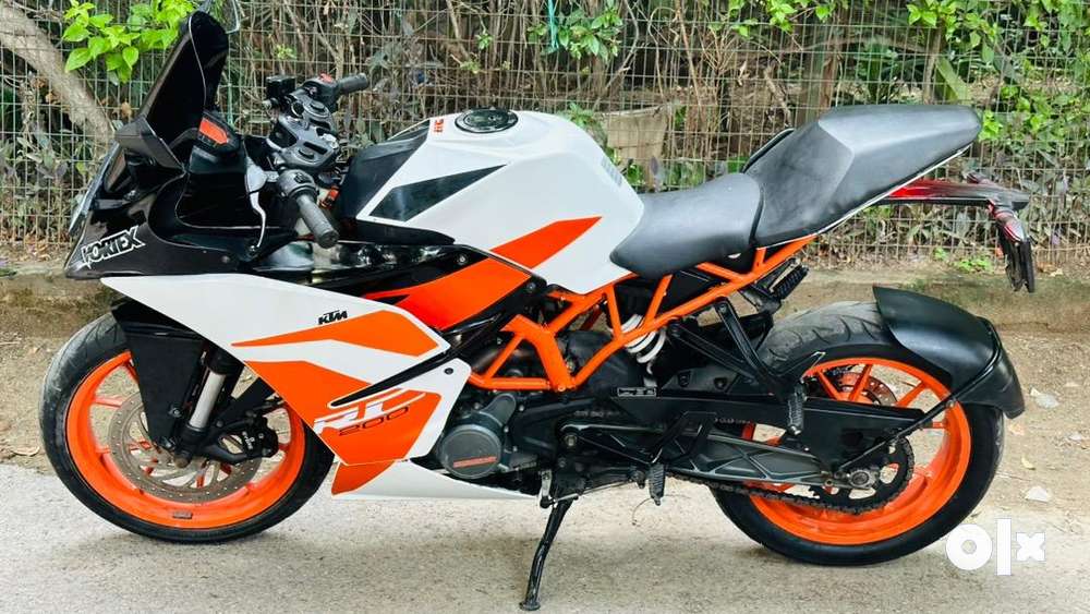 KTM RC 200 2017 MODEL IS IN MINT CONDITION.