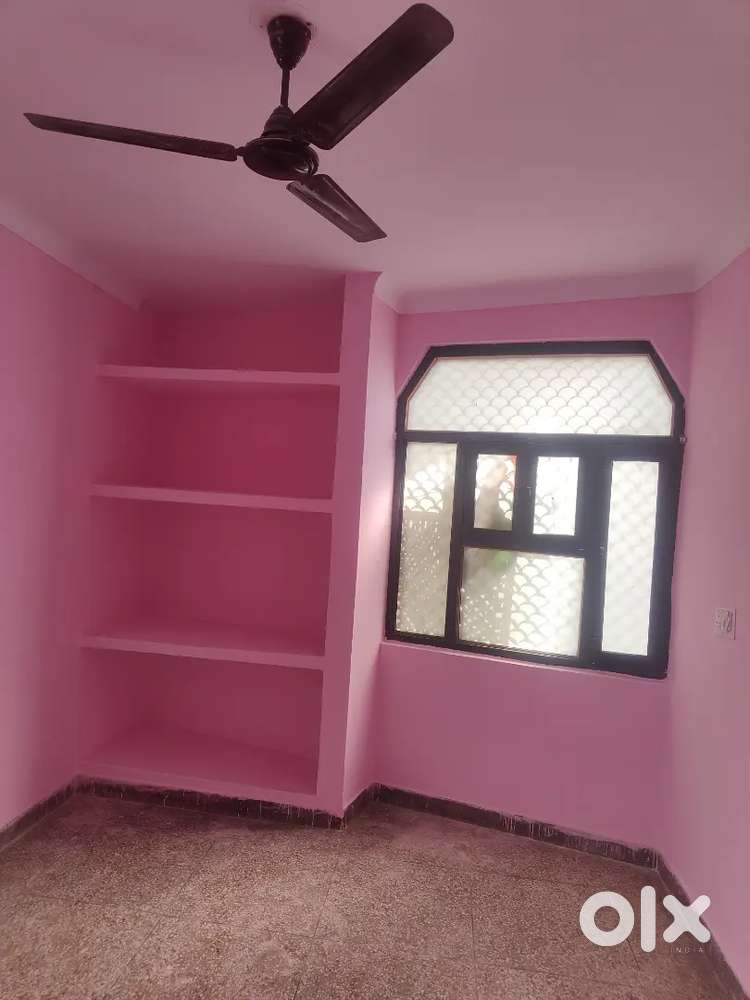 Single room for rent(preferably 1-2 individuals)