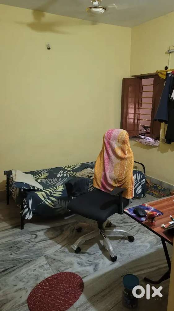 Urgent boy roomate required