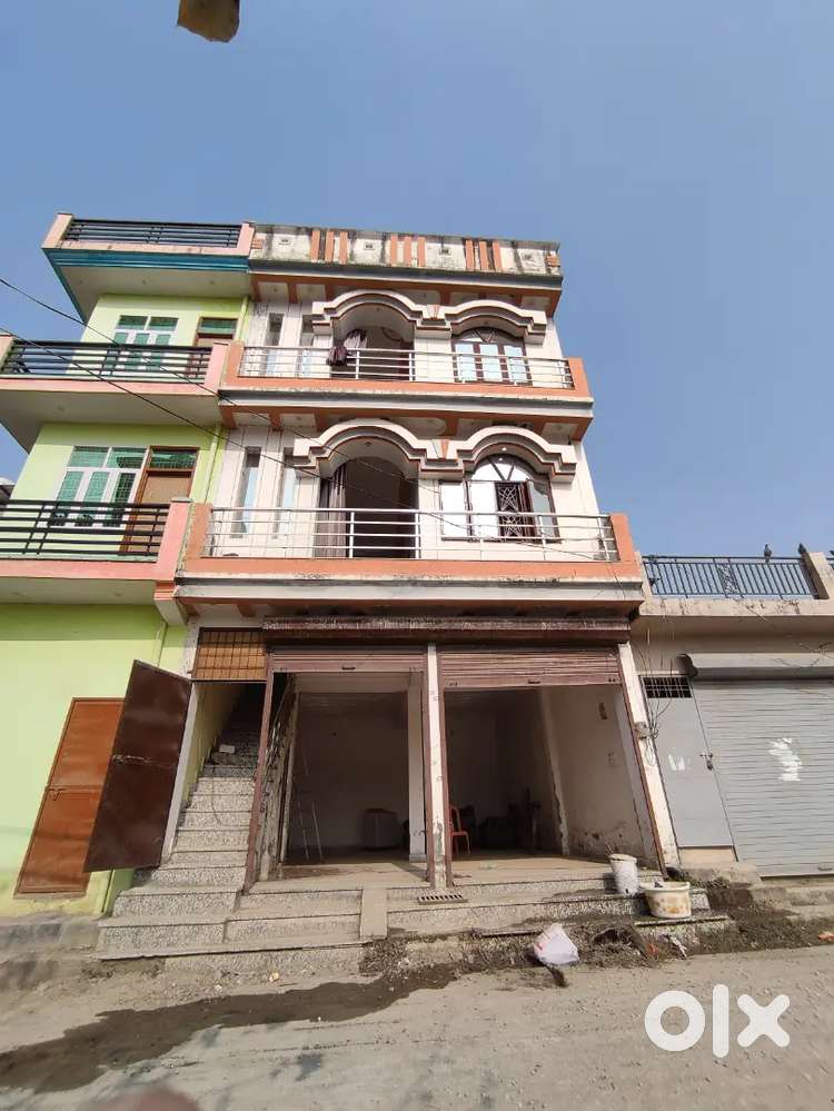 House with 2 shops available for rent near isbt
