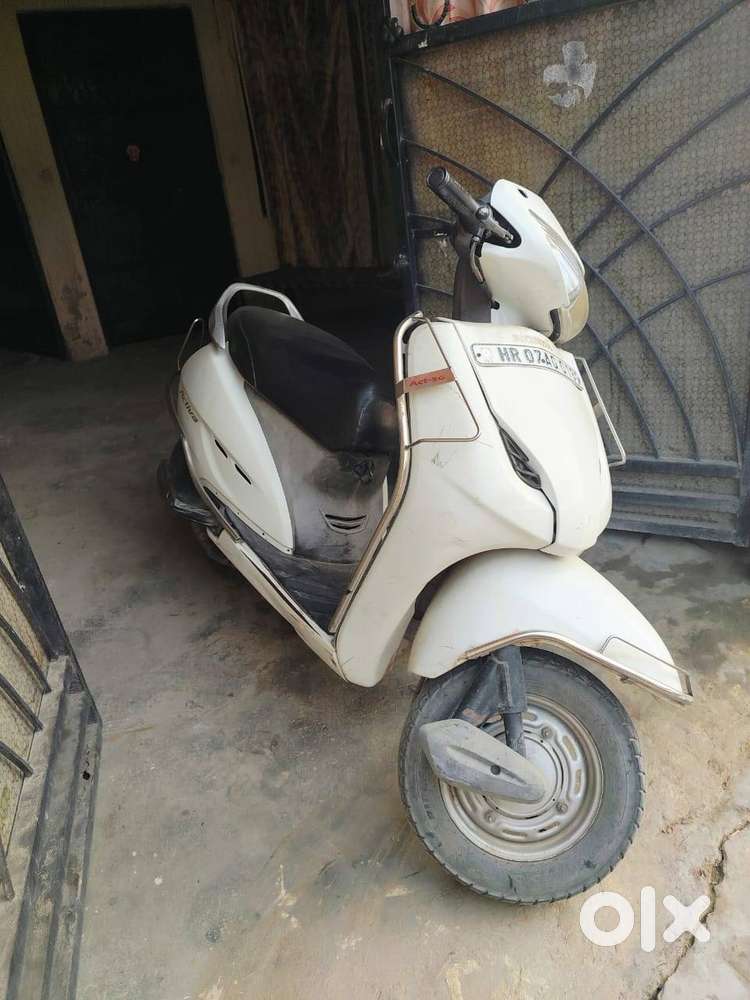 best activa for sale singal hand back tayar new