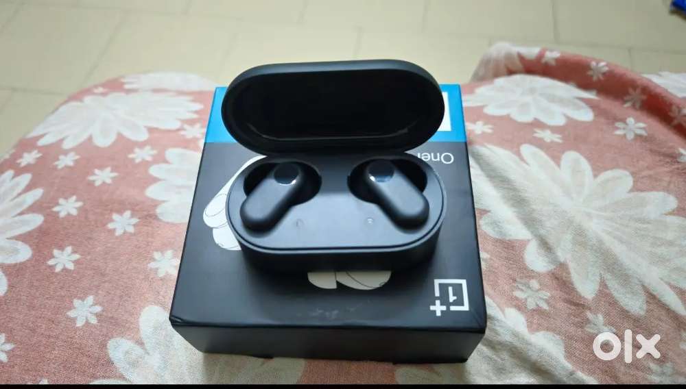 1day old One plus earbuds