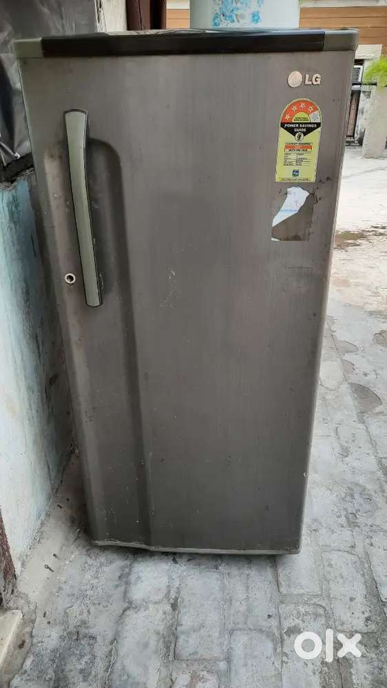 Lg fridge 180 letter best offer urgent sale