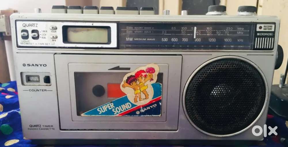 SANYO cassette player with radio
