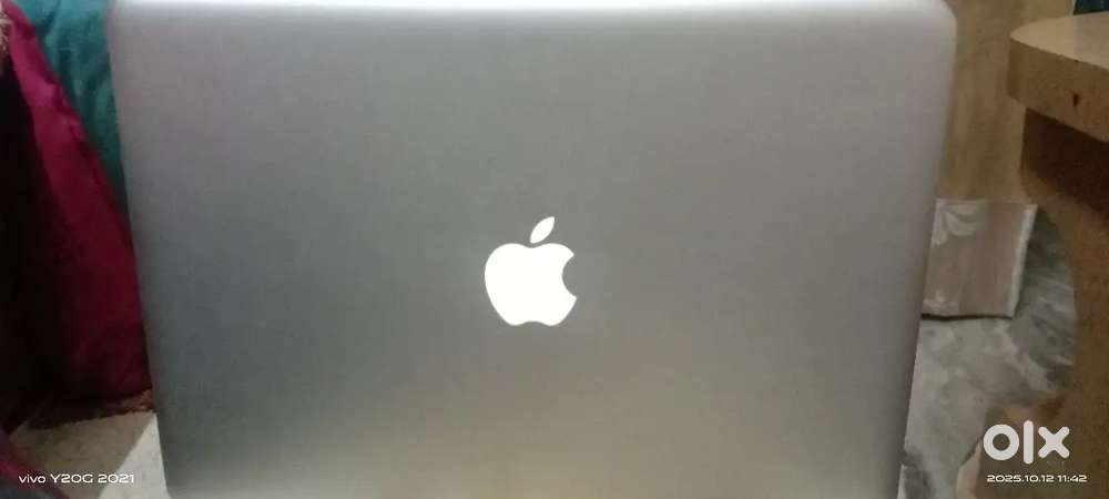MacBook pro new condition 512 gb storage 2.4ghz intel core 5, mac os