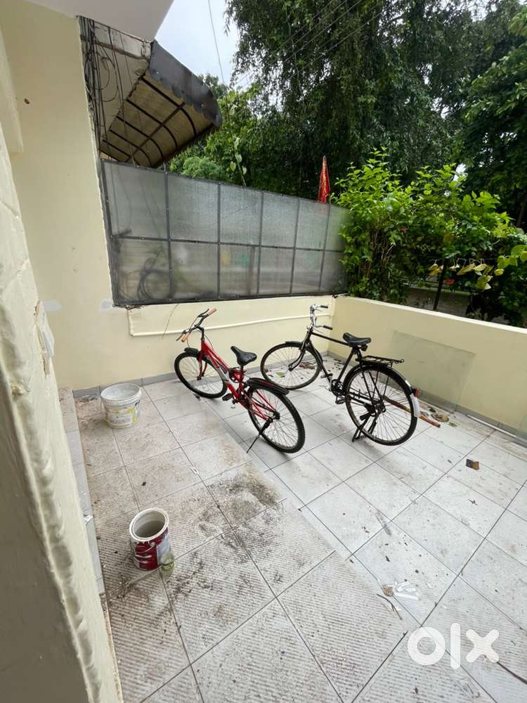 10 Marla corner house triple story