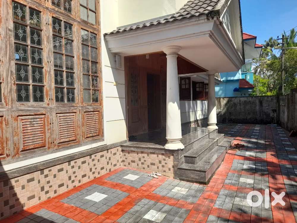 Ernakulam Thammanam 5BHK posh house sale