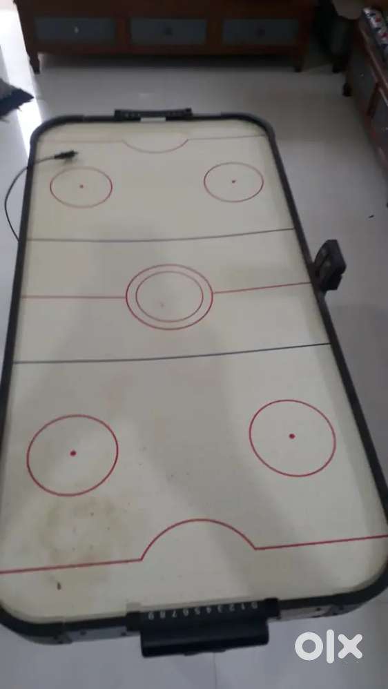 Air hockey