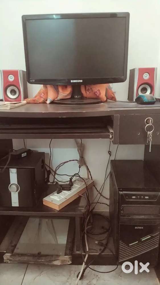 Computer set with table