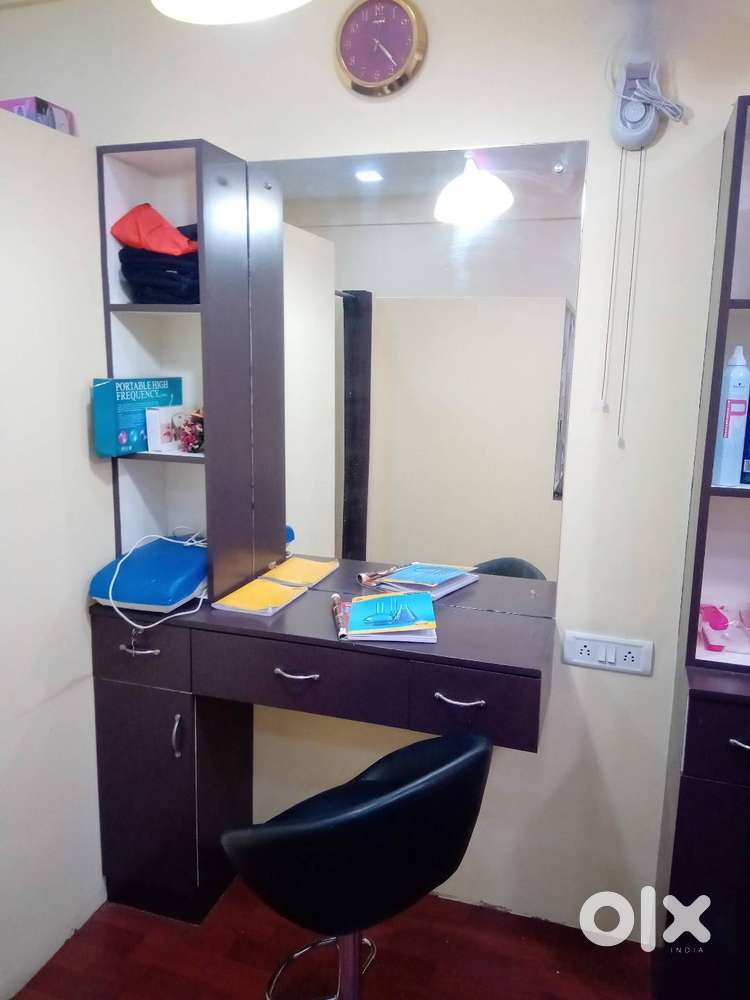 Ladies Beauty Parlour for Sale