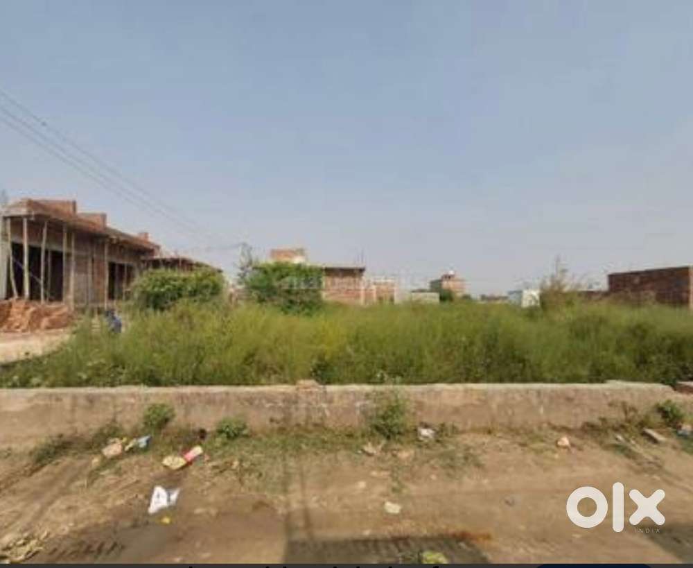 Three sided plot 250 gaj east facing