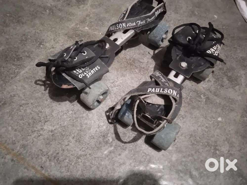 Skating pair with cap and bag