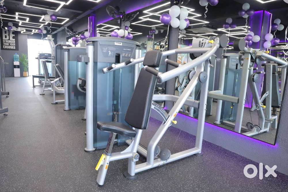 FEMALE GYM TRAINER / YOGA INSTRUCTOR